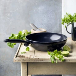 GreenPan Cambridge Black Wokpan Ø28 Cm (voor Alle Warmtebronnen) 7 GreenPan Cambridge Black Wokpan Ø28 Cm (voor Alle Warmtebronnen) -Keukengerei Winkel 101 8964 2 1