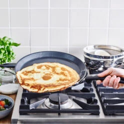 GreenPan Essentials Pannenkoekenpan Ø28 Cm 10 GreenPan Essentials Pannenkoekenpan Ø28 Cm -Keukengerei Winkel 102 3814 3 1