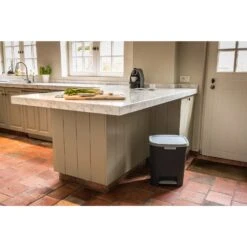 Curver Mistral Afvalbak Flat 25L Antraciet 10 Curver Mistral Afvalbak Flat 25L Antraciet -Keukengerei Winkel 141 2549 4 1