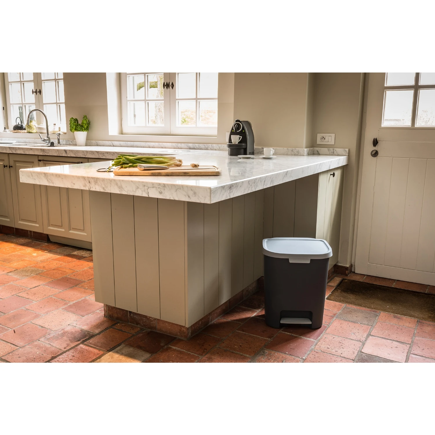 Curver Mistral Afvalbak Flat 25L Antraciet 6 Curver Mistral Afvalbak Flat 25L Antraciet - Afbeelding 4