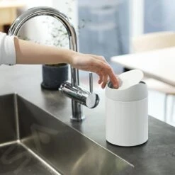 Simplehuman Afvalemmers - Mini Afvalbakje Op Tafel 1,5 L, Wit CW2079 9 Simplehuman Afvalemmers - Mini Afvalbakje Op Tafel 1,5 L, Wit CW2079 -Keukengerei Winkel 8dc79b50e806ad87a52e0089